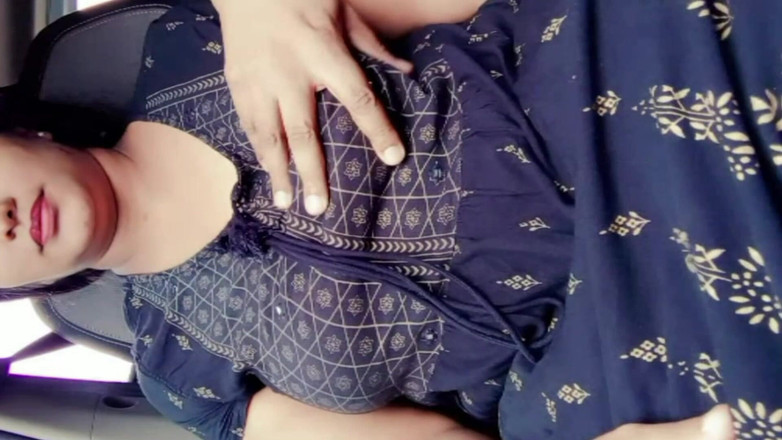 Your Arya: Indická přítelkyně s velkými prsy šuká na veřejnosti