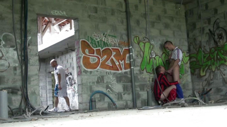 French Twinks Amator videos: Dwóch młodych piłkarzy twink rucha się na świeżym powietrzu