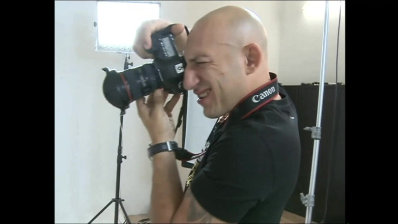 Cinema X: 2人の素晴らしい女の子の尻が2つの巨大なコックによって口の中で犯され、射精するためのアマチュアキャスティング