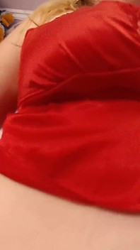 Close-up on Nini Divine's Big Natural Boobs!