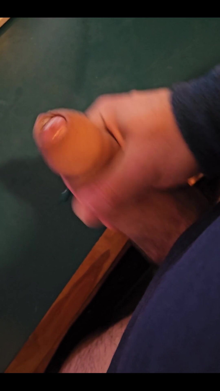 RAvingr4d4: Obrovský penis na stole