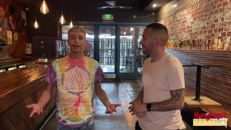 Hung Papi: Cewek kurus ini dientot gaya doggy habis-habisan sampai lubang pantatnya...