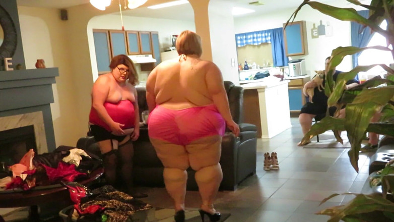 BBW nurse Vicki adventures with friends: Si cewek super semok lucki lexxi ngentot sepatunya