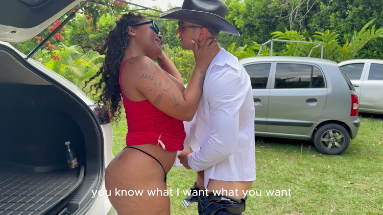 Zack whiter: Bella milf ebano con culo grosso cavalca un cazzo enorme...