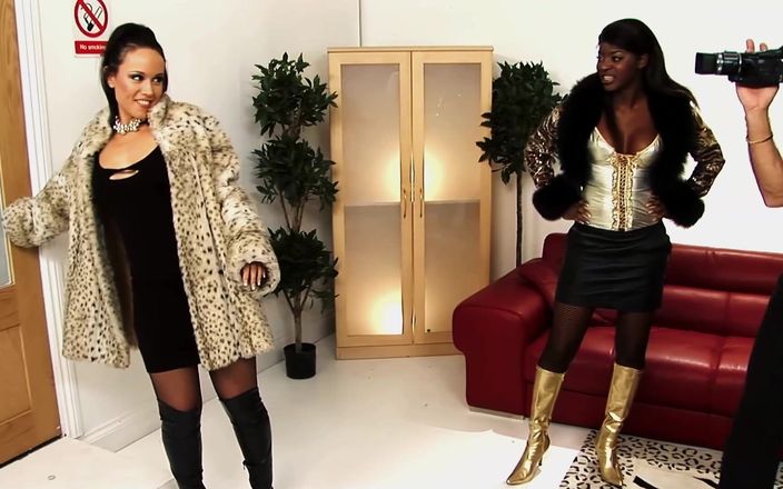 FapFlare: Jasmine Webb e Lucy Love esquentam a noite em um...