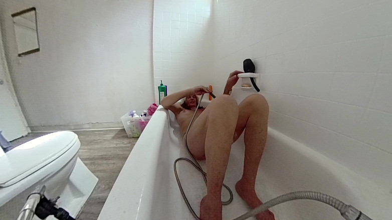 Lizzy Yum: Lizzy Yum Sd Červen 2025 Masturbace Dilatační koupání Edging Amatér