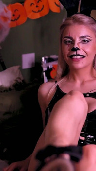 Bad Bunny Halloween Jerk off の説明