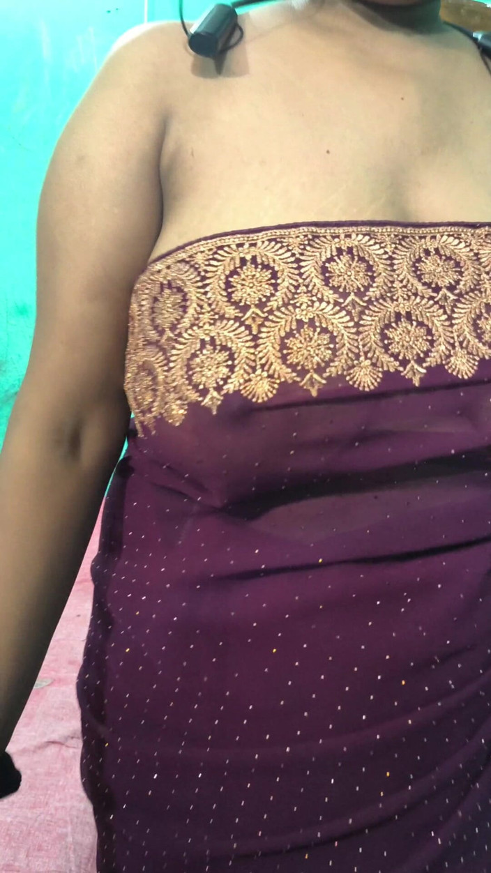 NilaRani693: Desi Panas Look in Saree Come Feel the Charm