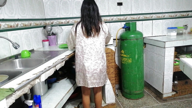 SAMANTA: 我的继兄弟不想吃午饭，如果他不想吃我的阴道