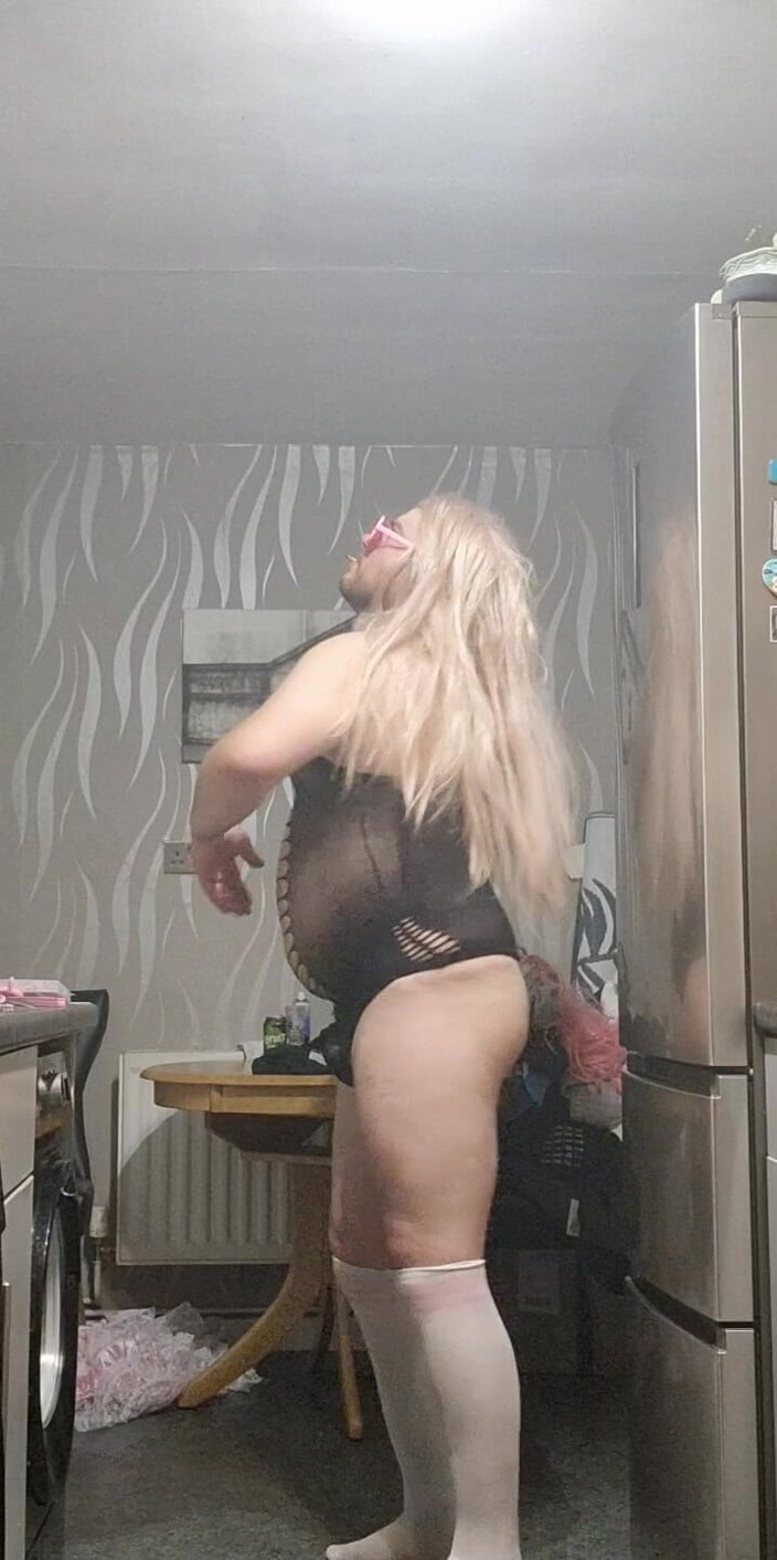 Tinychubman: Sexy Tiny Dick Sissy Alicia-sissy-smallz si užívá konečně.