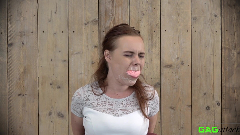 Gag Attack: Roxy - tegaderm tejp munkavlad