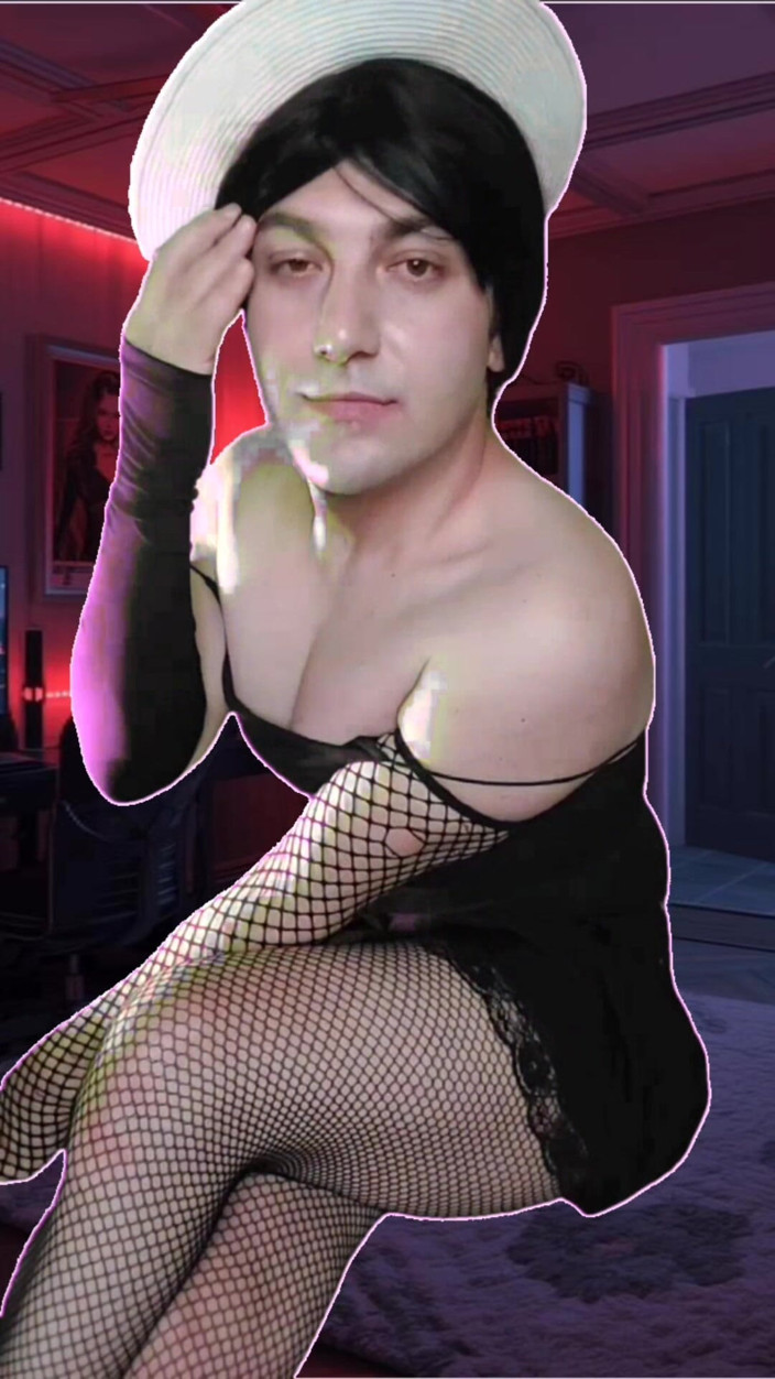 Kitty_Cross: 4 baas gothic femboy heerlijk lichaam grote natuurlijke borsten sexy...