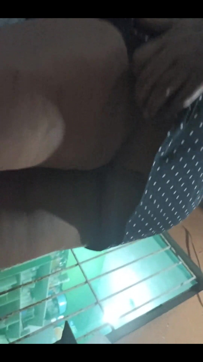 Karmicoxv: 마당에서. 이웃이 나를 보았을까?