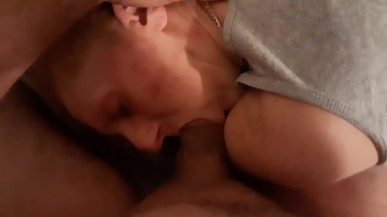 Big Red and her Pretty Kitty: Red succhia il mio cazzo e viene sditalinata