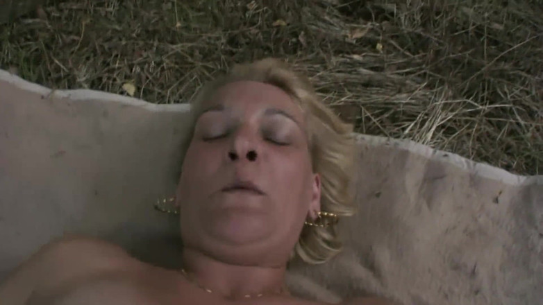 Mature Climax - 100% Mature Videos: Foxy mature loves to get pounded in nature