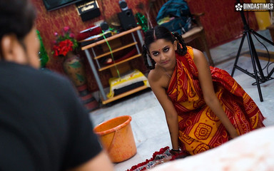 Cine Flix Media: Desi śliczna pokojówka zerżnięta przez właściciela domu, gdy nikogo w domu