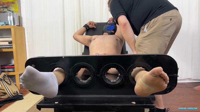 Ticklish Chubs: Grăsuța Carlos gâdilată