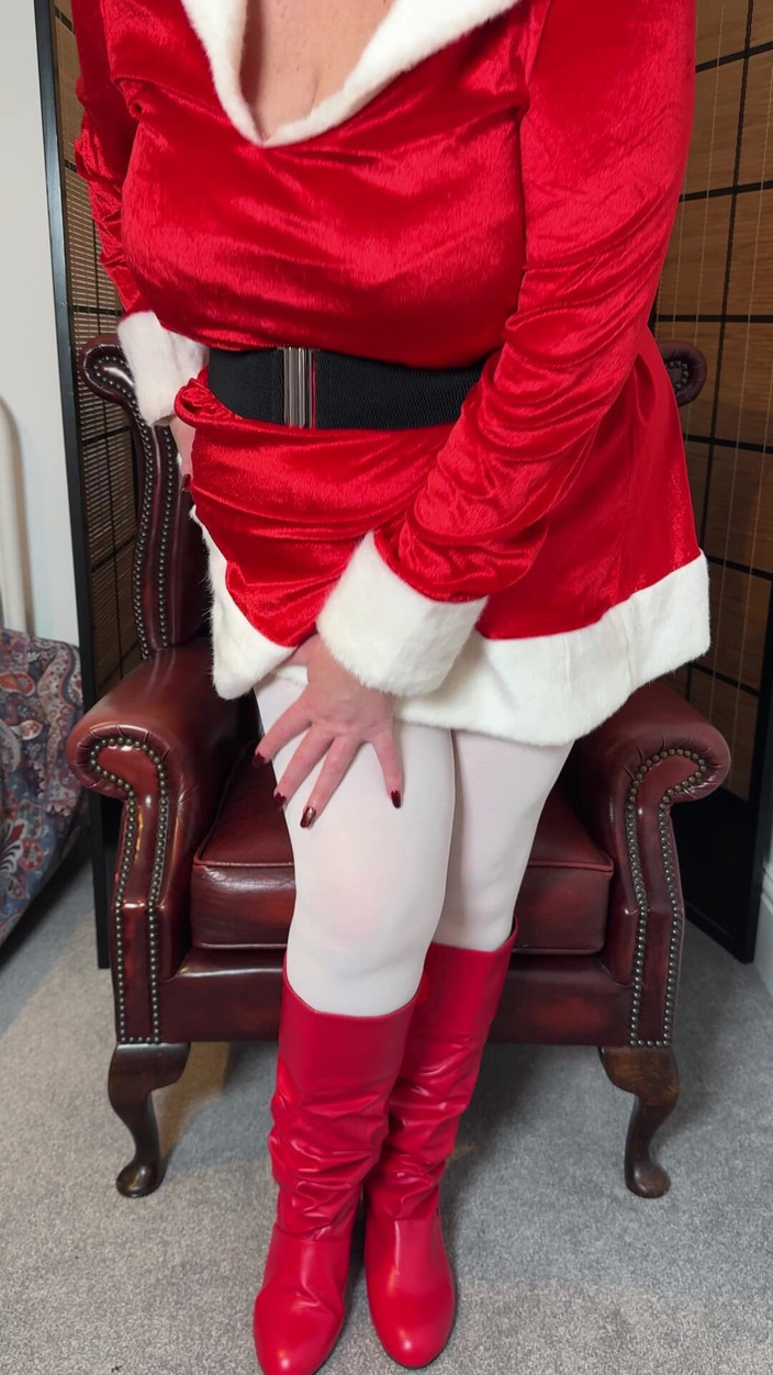 catherinecan69: Ты шаловливая или хорошая. Это колготки или чулки