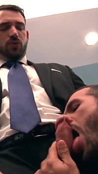 MENATPLAY - Hunk in suit Enzo Rimenez barebacks Denis Vega