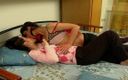 SapphoFilms - By Nikoletta Garian - Real Lesbian: 饥渴的堤坝享受摩擦和舔阴