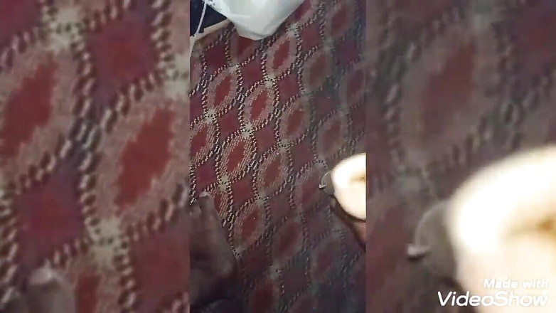 Sexy Houswife: भारतीय लड़का खिलौनों की जोरदार चुदाई करता है