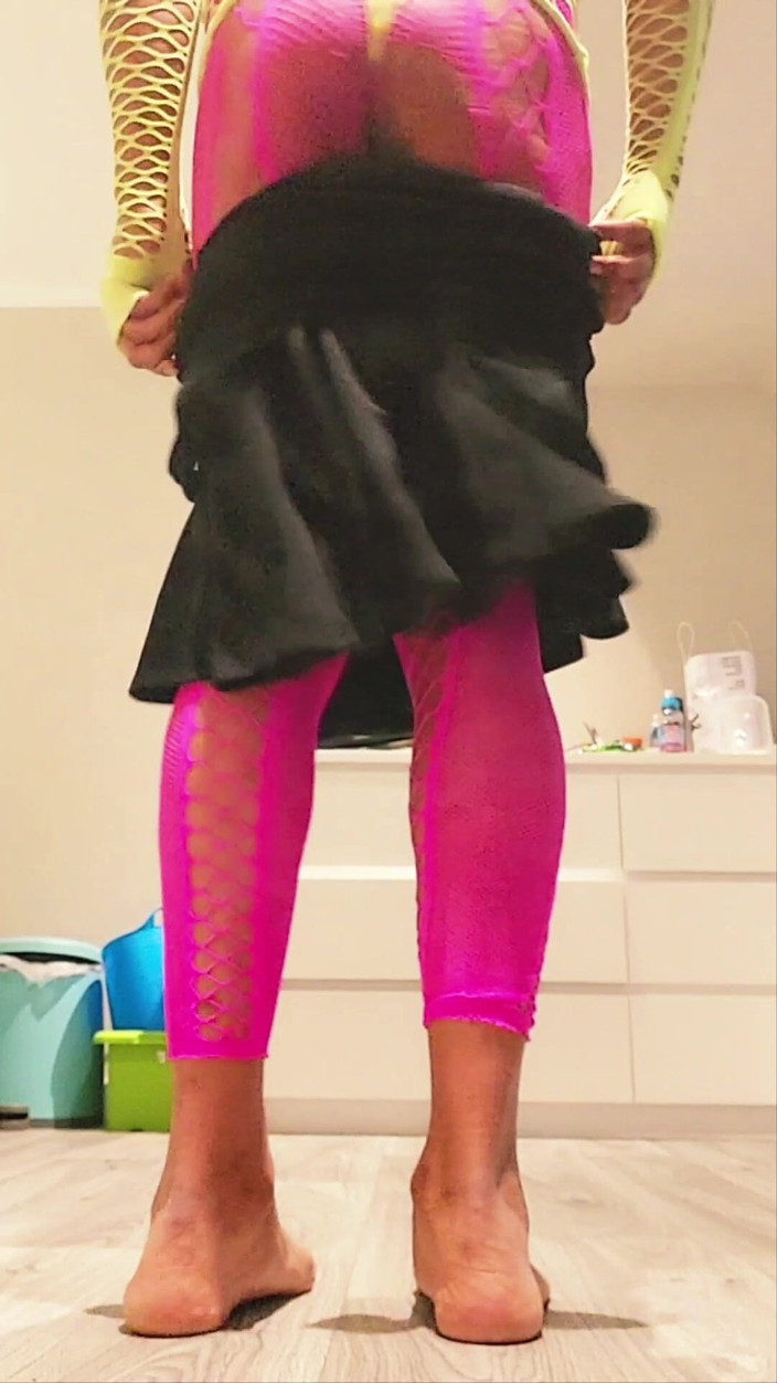 Milah CrossxxX: Obbedisco agli ordini della mia padrona come una pecorina e...