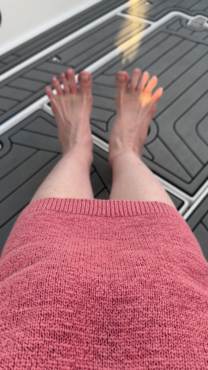 LizaVirgin: I'm Playing with My Legs