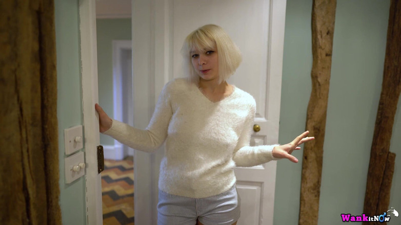 Wank it Now: Dolliiy - baba üvey kız rolü