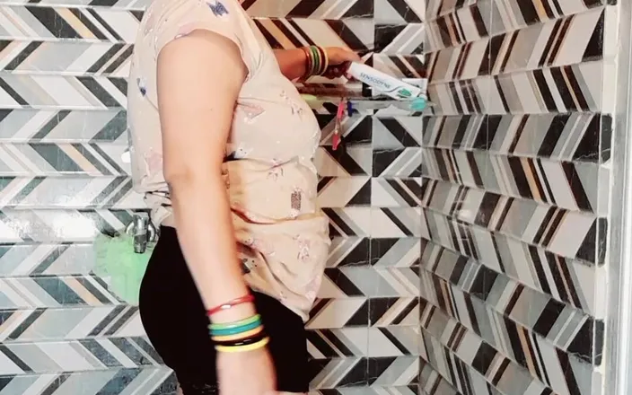 Puja555: Puja Bhabhi Bathroom Scene Desi Wife