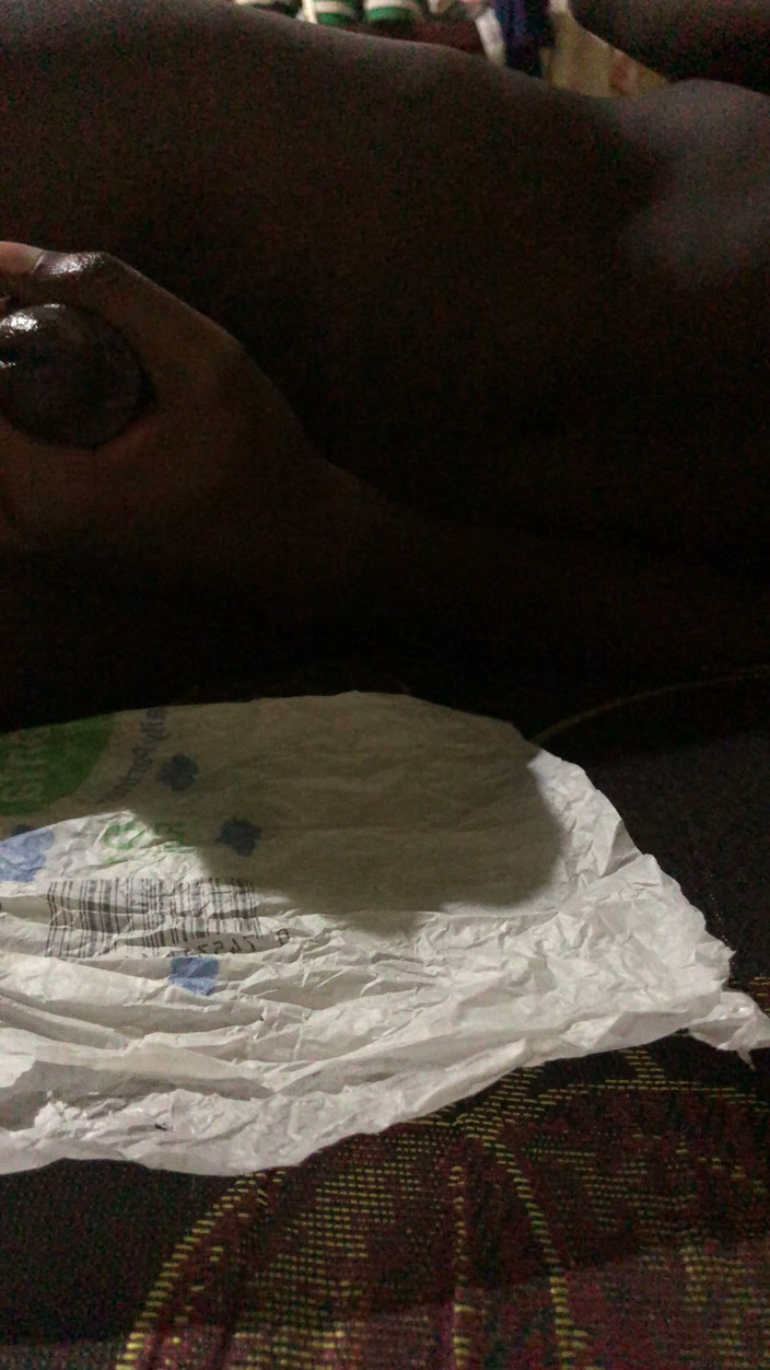 Gidilove: Masturbándome en mi cama hasta que me corro