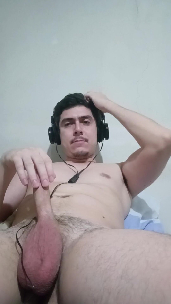 Tabasco Jake: sundar mard bare gore land ko marorta hai