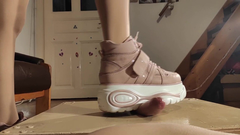 Beth Kinky: Sexy domina, pOV schwanz stampfen &amp; sklavenstrafe in stiefeln teil 2