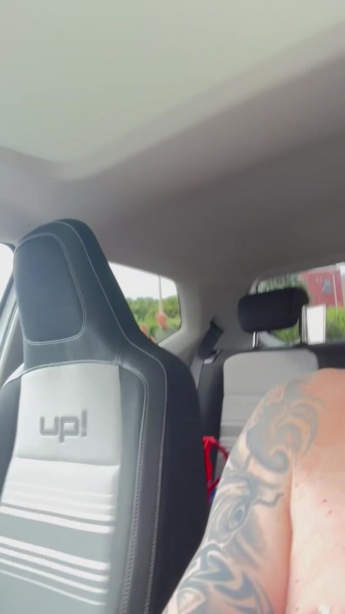 Slave 1976: Condução nua muito arriscada