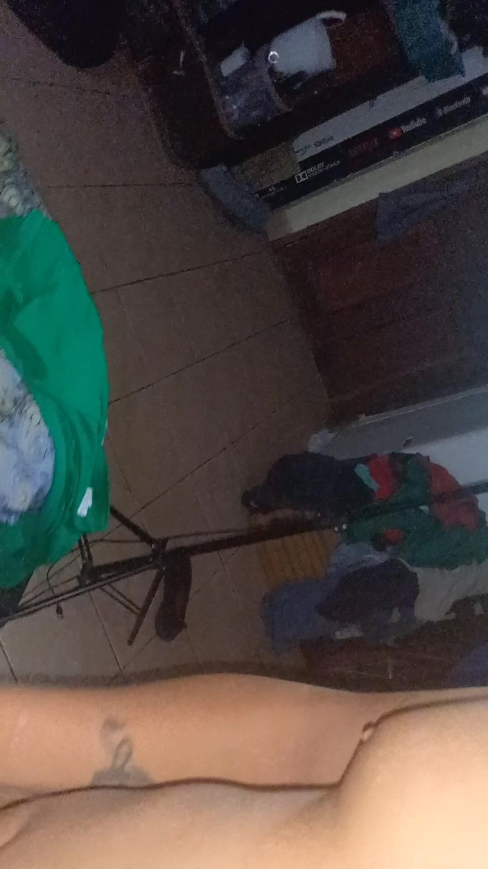 E-Alfa: Nevlastní neteř ztrácí svou nevinnost se svým hanebným