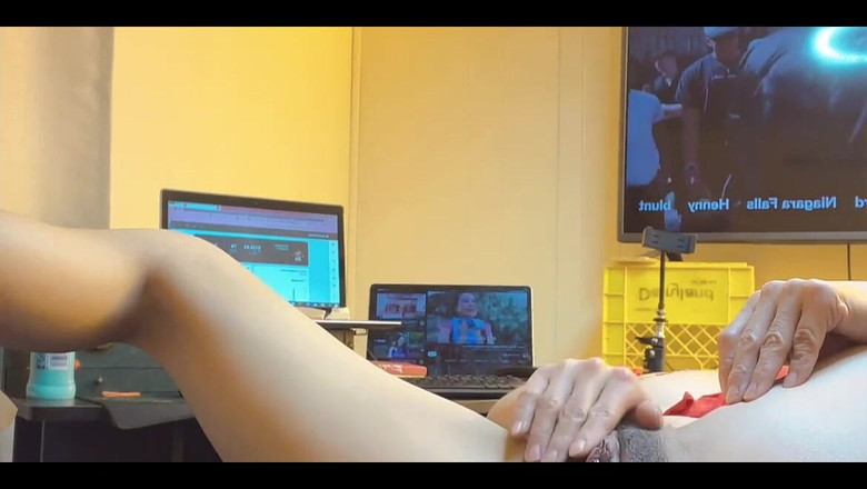 sweethanajapanese: 빨간 스타일의 작은 보지를 가진 섹시한 일본 소녀