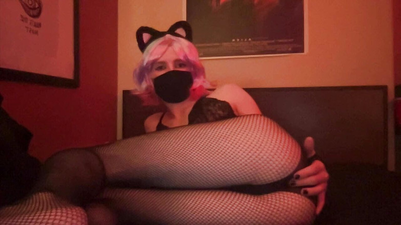 Lemon Catboy: Фембоя в нижній білизні жорстко кінчає