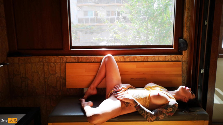Wet Kelly: Horny MILF Playing Next to the Window