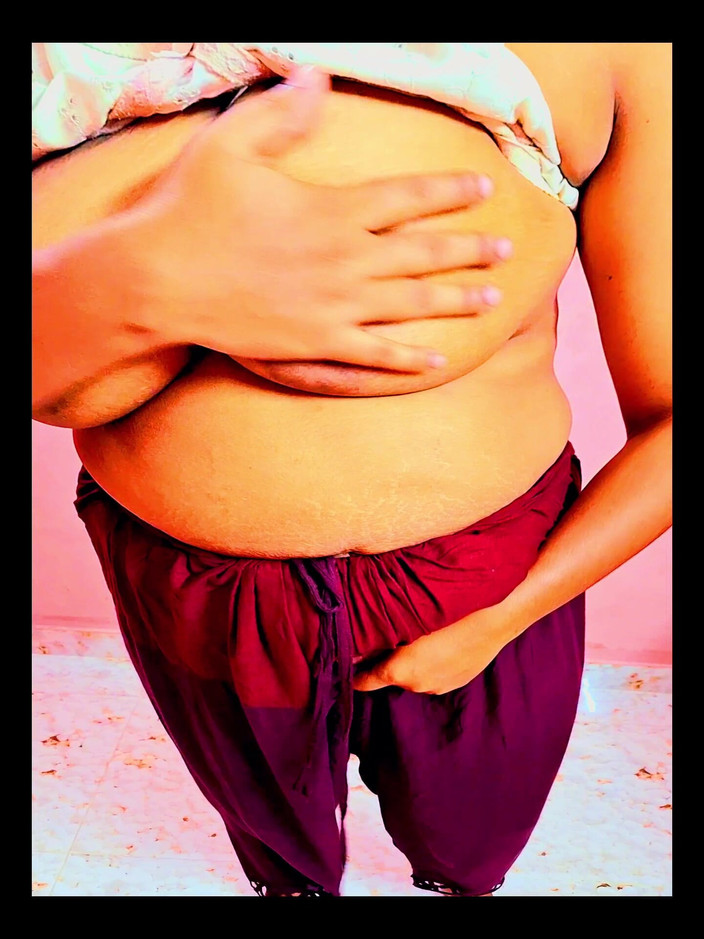 Nazmabd: 25 let, velká prsa a velký zadek