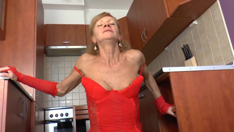 Mature Climax - 100% Mature Videos: Збуджена гілфа повія трахається на кухні
