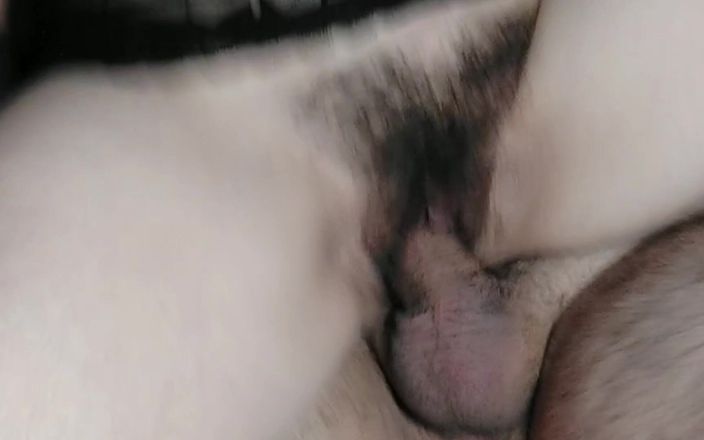 Hairy pussy girl: Hot MILF riding on my dick