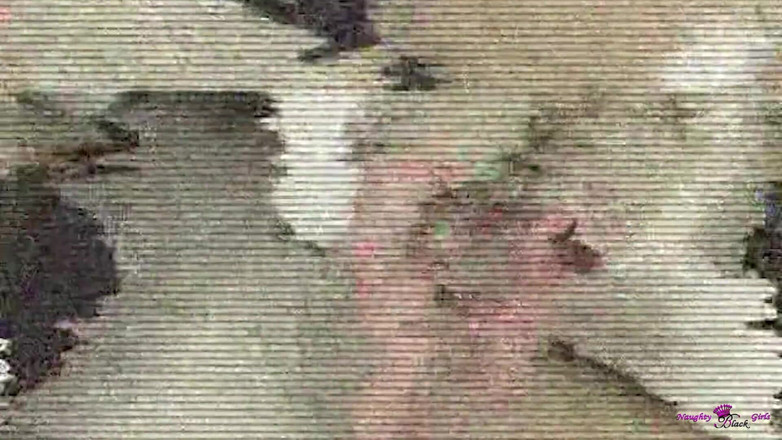 Naughty Black Girls: Si jalang eboni dengan pantat besar kelihatan begitu baik apabila...