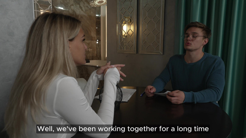 Merida Sat: Ela pode seduzir o agente? Fodendo sobre o aluguel aumenta