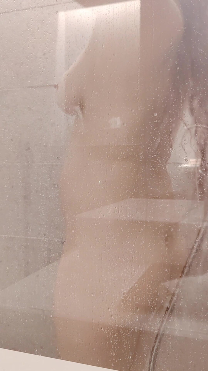 Aimee La Faye: I Got Caught in the Shower!