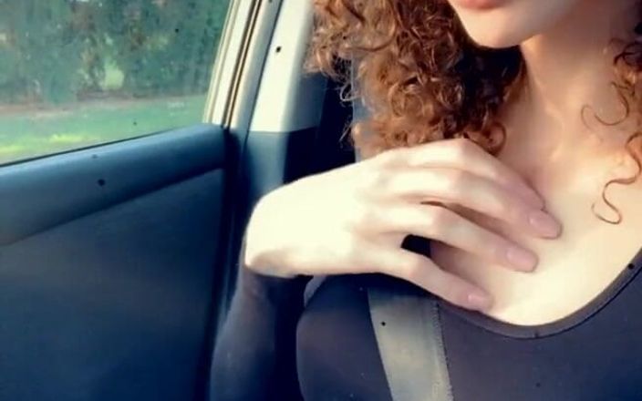 Tia Tizzianni Productions: Rider i bilen - visar dig mina söta bröst