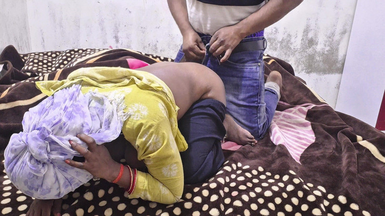 ExcitedWomen: Indiana tia fodendo duro com marido de quatro fodendo