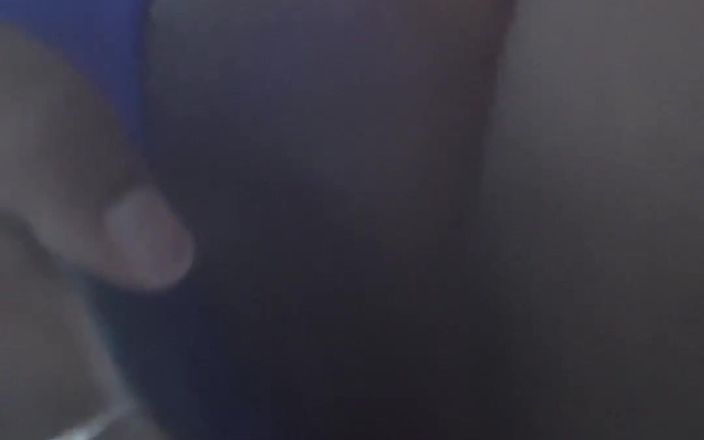 JuicyNthicc: 性感丰满的黑人宝贝高潮