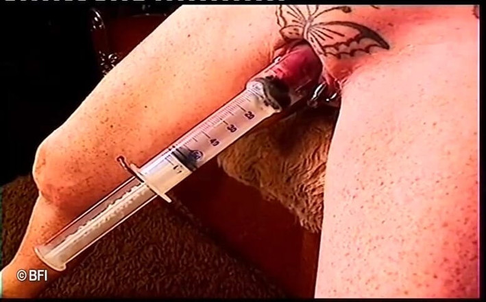 House of lords and mistresses in the spanking zone: Mega clit plåga med dålig blondin och tatuerad mormor