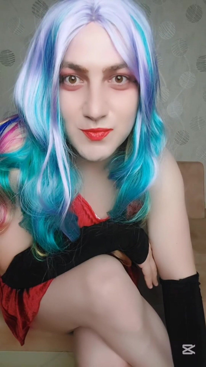 Kitty_Cross: bbw 金发femboy 模特角色扮演者