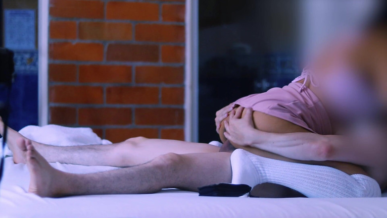 Ellie pink: La hermanastra y la segunda hijastra van al apartamento a...