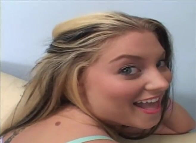 Chica Suicida DVD: Bailey Nicole Loves Stretching Her Ass